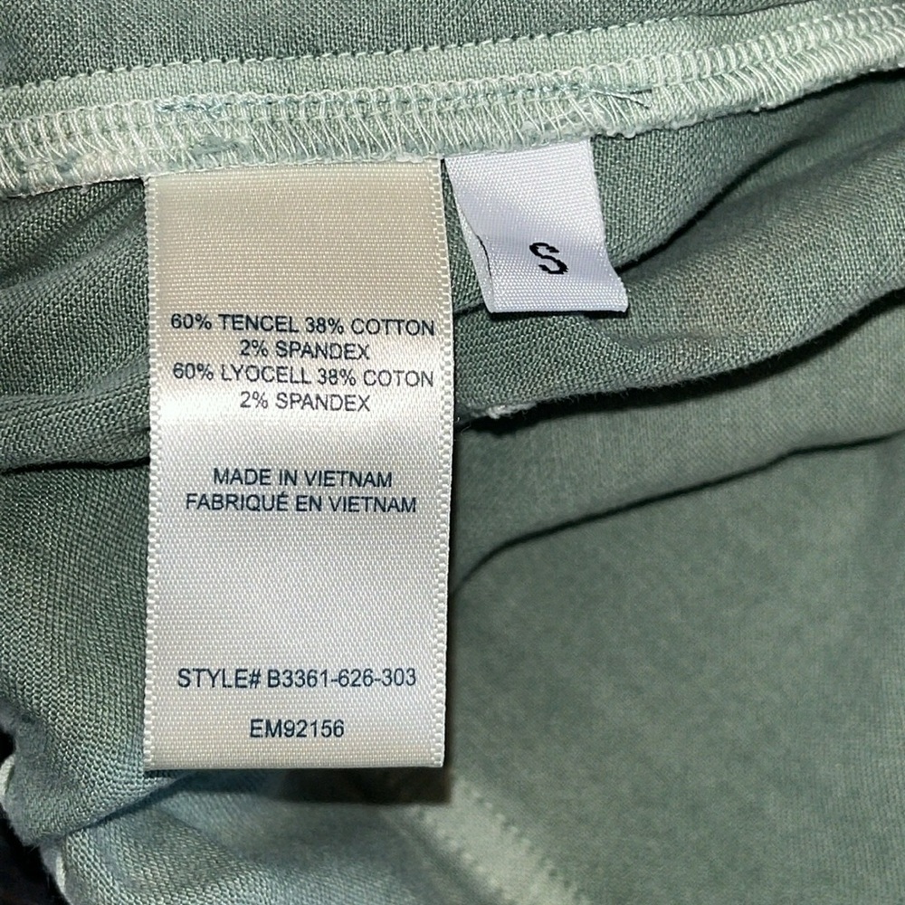 Bella Dahl Callie Ruffle Shorts in Green - Picture 7 of 8